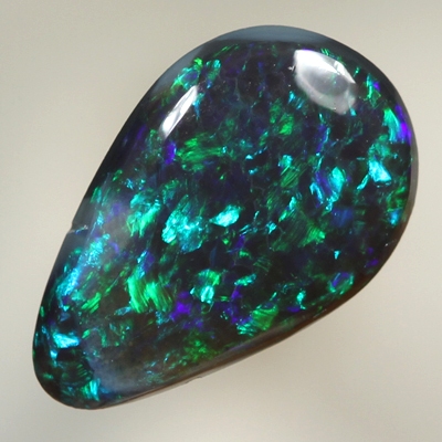 SOLID BLACK OPAL Bright greens in 3D